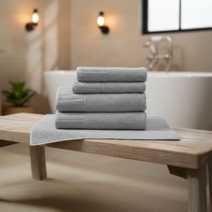 Juego de Toallas x4 + Alfombra de Baño Frávega Home Algodón 500gr Gris