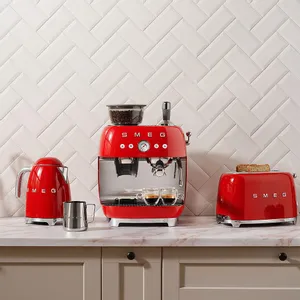 Hervidor eléctrico de agua Smeg 50's Retro Style KLF03RDUS Red